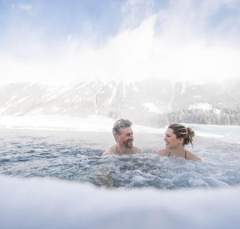 plunhof-acqua-minera-aussen-winter-whirlpool-4993