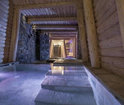 plunhof-minera-spa-stollensee-im-grottenbereich