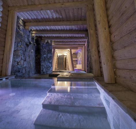 plunhof-minera-spa-stollensee-im-grottenbereich