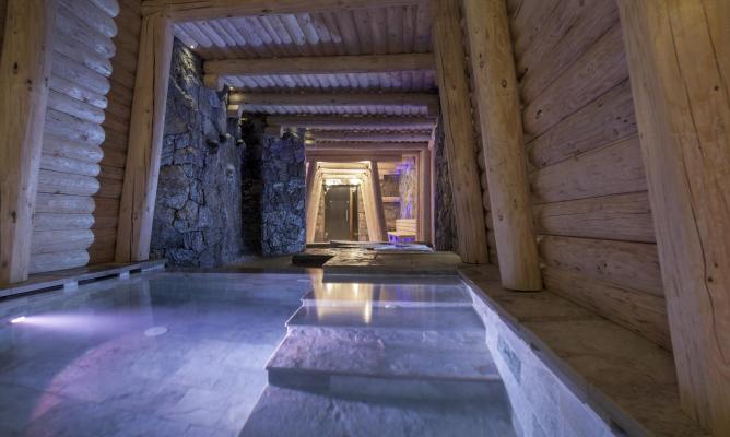 plunhof-minera-spa-stollensee-im-grottenbereich