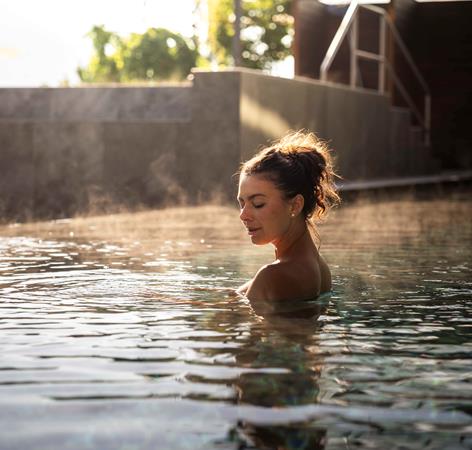 acqua-minera-sommer-2026-frau-1