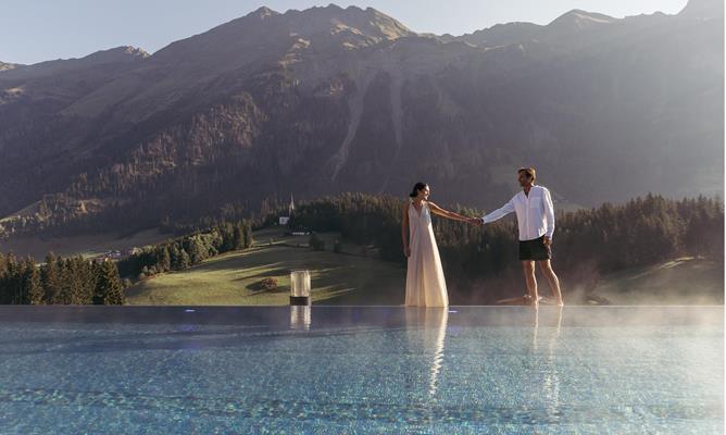 sommer-2026-sky-pool-paar-1