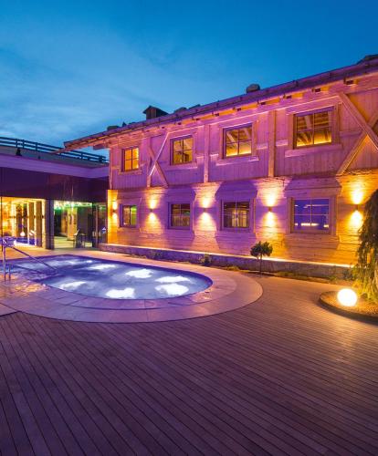 plunhof-minera-spa-salzsee-mit-knappenhaus