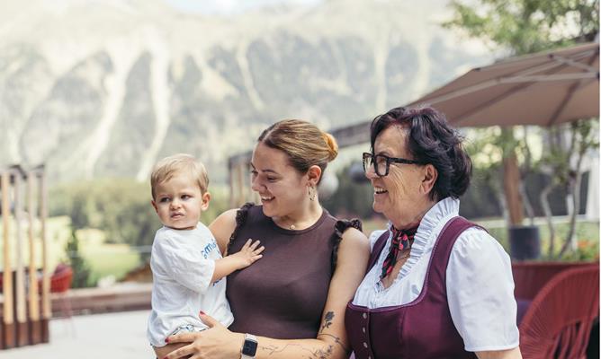 Sommer 2026 Paula mit Maria und Nachwuchs
