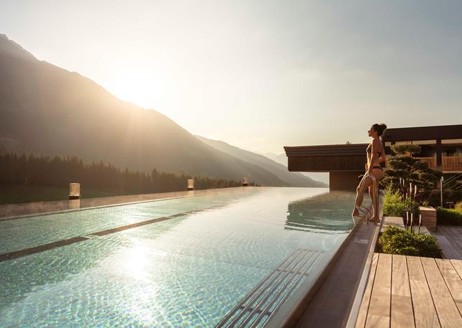 acqua-minera-sky-pool-frau-sommer-2026-1